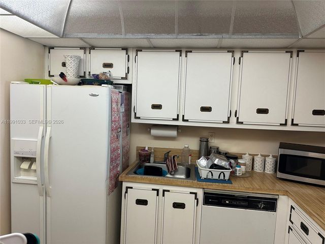 600 Parkview Dr 717, Hallandale Beach, FL 33009