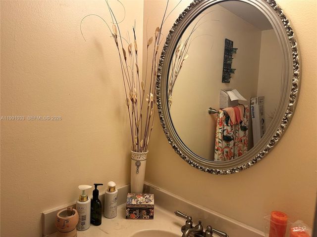 600 Parkview Dr 717, Hallandale Beach, FL 33009