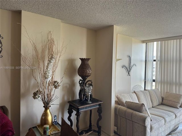 600 Parkview Dr 717, Hallandale Beach, FL 33009