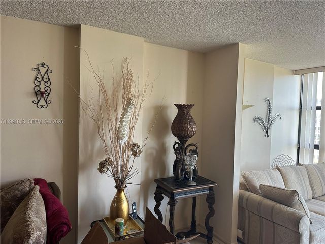 600 Parkview Dr 717, Hallandale Beach, FL 33009