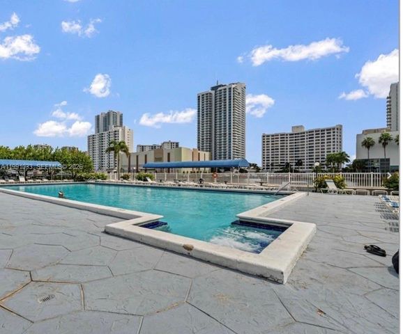 600 Parkview Dr 717, Hallandale Beach, FL 33009