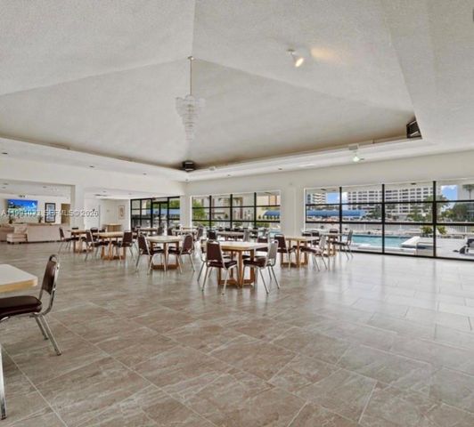 600 Parkview Dr 717, Hallandale Beach, FL 33009