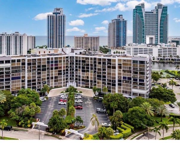 600 Parkview Dr 717, Hallandale Beach, FL 33009