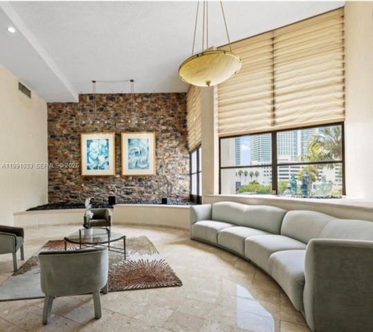 600 Parkview Dr 717, Hallandale Beach, FL 33009