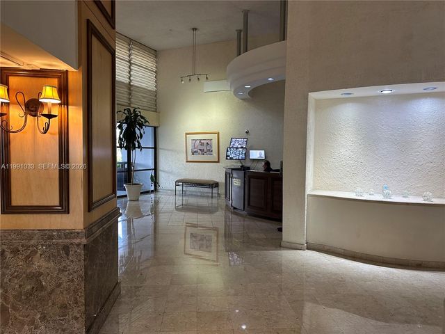 600 Parkview Dr 717, Hallandale Beach, FL 33009