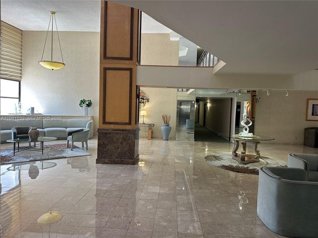 600 Parkview Dr 717, Hallandale Beach, FL 33009