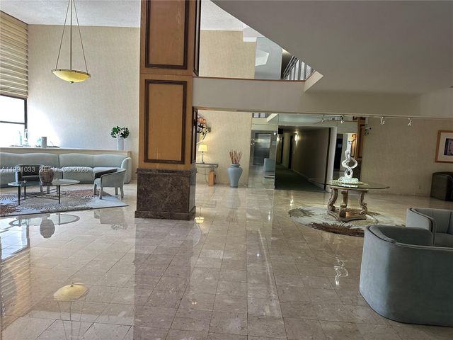 600 Parkview Dr 717, Hallandale Beach, FL 33009