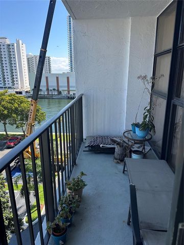 600 Parkview Dr 717, Hallandale Beach, FL 33009