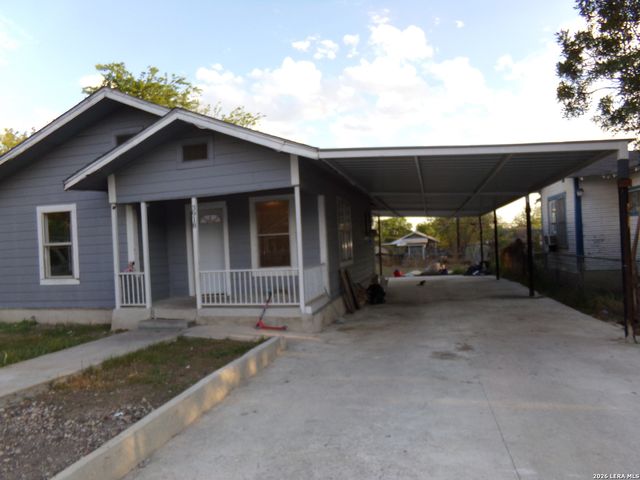 3918 W MARTIN ST, San Antonio, TX 78207