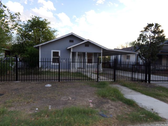 3918 W MARTIN ST, San Antonio, TX 78207