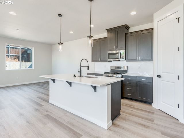 744 Nw 178TH Way, Ridgefield, WA 98642