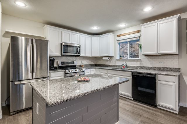 1720 Trace Drive, Aubrey, TX 76227