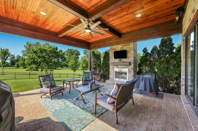 402 Chandamere Way, Nicholasville, KY 40356