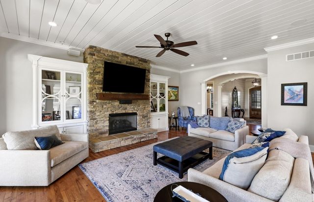 402 Chandamere Way, Nicholasville, KY 40356