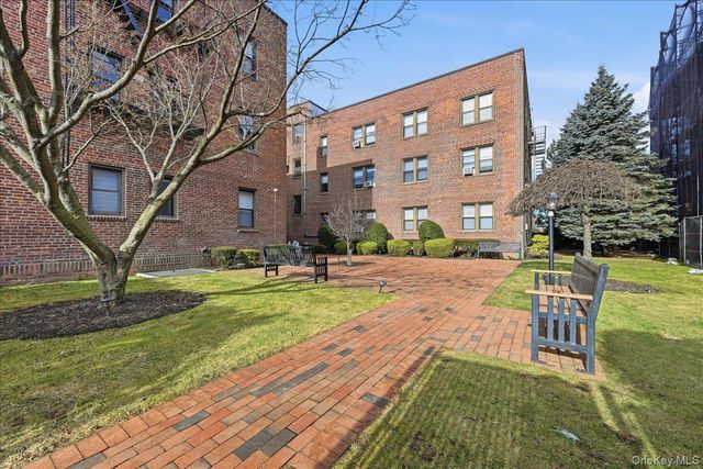 222 7th Street 1K, Garden City, NY 11530