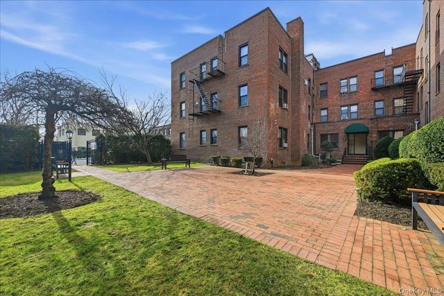 222 7th Street 1K, Garden City, NY 11530