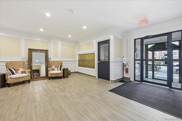 222 7th Street 1K, Garden City, NY 11530