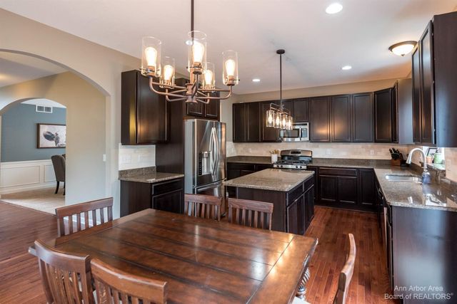 51152 E Bourne Terrace, Novi City, MI 48374