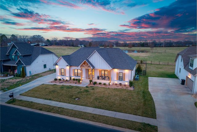 120 Sawyer Ct, Clarksville, TN 37043