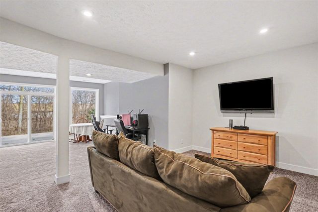 7918 Carlisle Crossings Boulevard, Byron Center, MI 49315