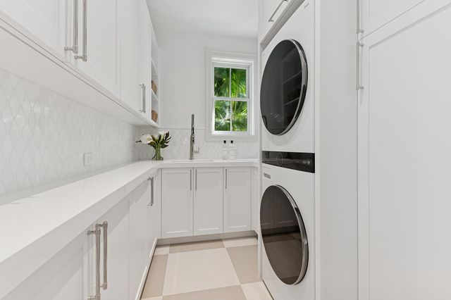 232 La Puerta Way, Palm Beach, FL 33480