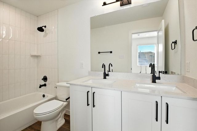 1794 N Peach Creek Drive B, Dayton, TX 77535