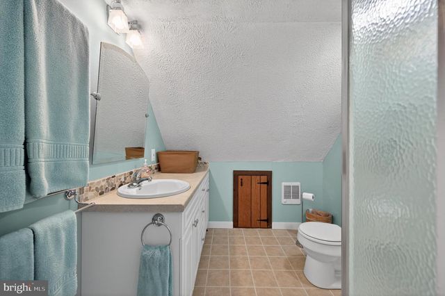393 PALMER, Basye, VA 22810