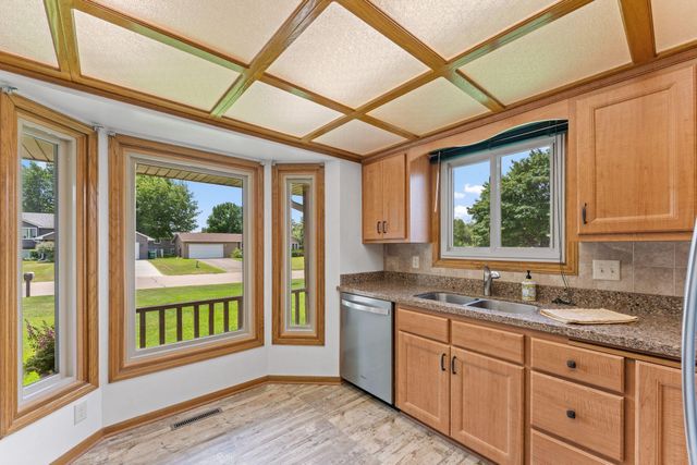 2416 95th Avenue N, Brooklyn Park, MN 55444