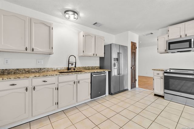 9749 MISTY ASH DR, Converse, TX 78109