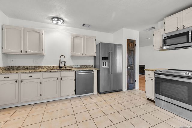 9749 MISTY ASH DR, Converse, TX 78109