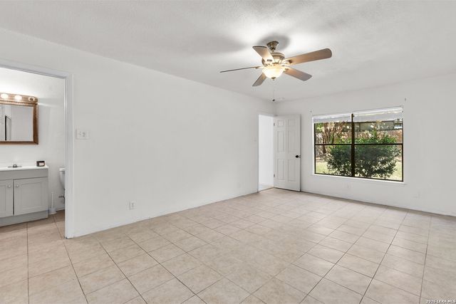 9749 MISTY ASH DR, Converse, TX 78109