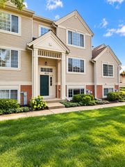 527 CARY WOODS Circle, Cary, IL 60013