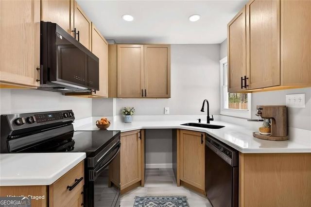 250 Lawrence Street, Adairsville, GA 30103