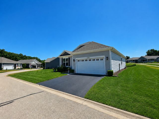 1200 Redtail Circle, Woodstock, IL 60098