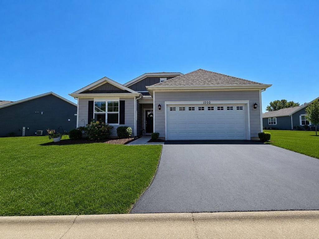 1200 Redtail Circle, Woodstock, IL 60098