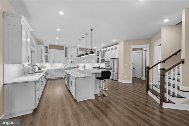 41122 CLEARFIELD MEADOW DR, Aldie, VA 20105