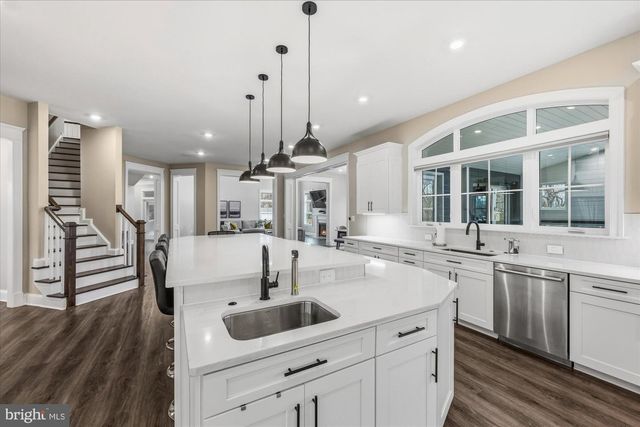 41122 CLEARFIELD MEADOW DR, Aldie, VA 20105