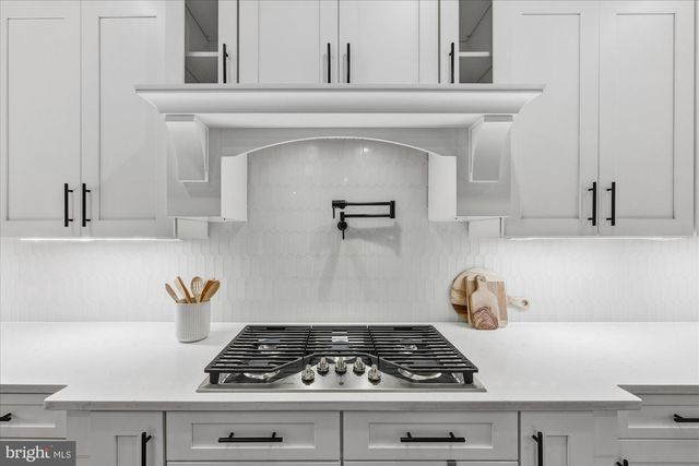 41122 CLEARFIELD MEADOW DR, Aldie, VA 20105