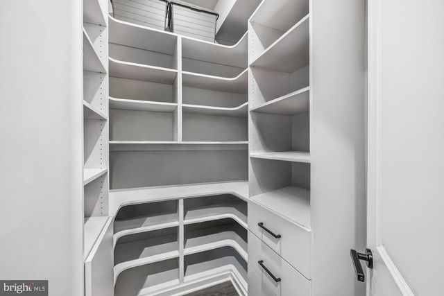 41122 CLEARFIELD MEADOW DR, Aldie, VA 20105