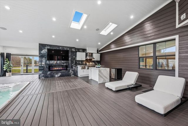 41122 CLEARFIELD MEADOW DR, Aldie, VA 20105