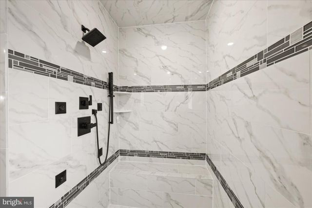 41122 CLEARFIELD MEADOW DR, Aldie, VA 20105