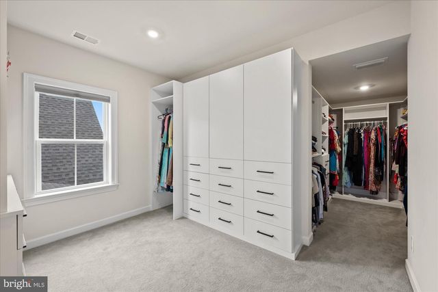 41122 CLEARFIELD MEADOW DR, Aldie, VA 20105