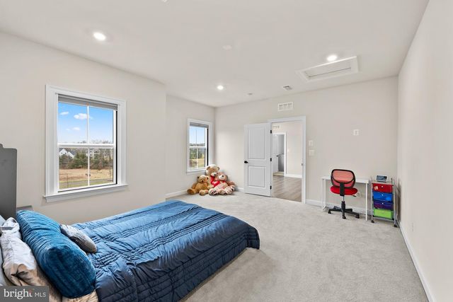 41122 CLEARFIELD MEADOW DR, Aldie, VA 20105