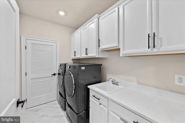 41122 CLEARFIELD MEADOW DR, Aldie, VA 20105