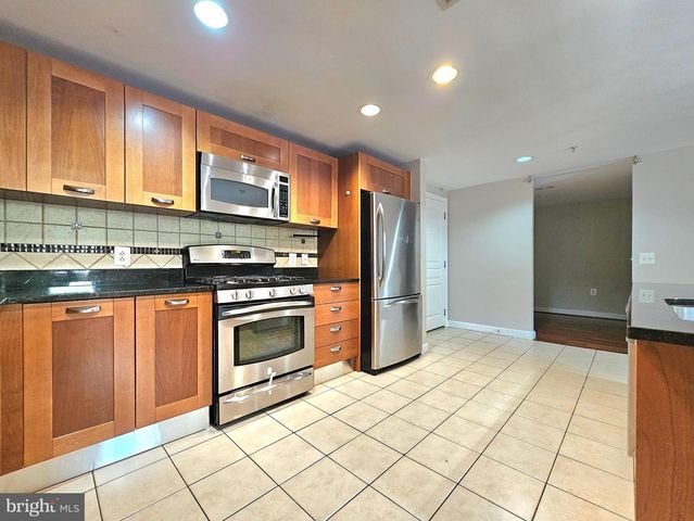 2451 MIDTOWN AVE #219, Alexandria, VA 22303