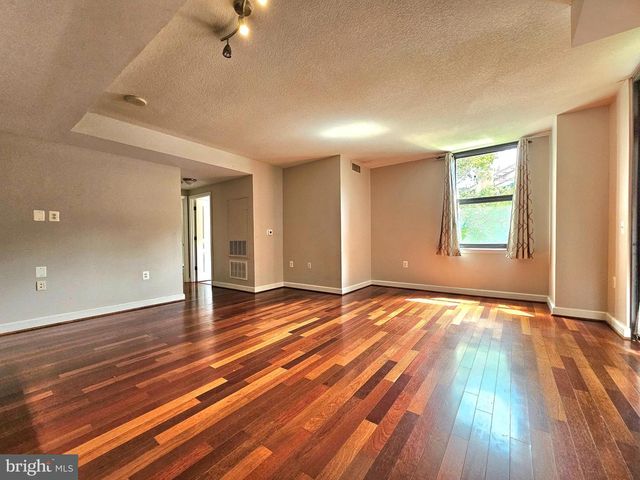 2451 MIDTOWN AVE #219, Alexandria, VA 22303