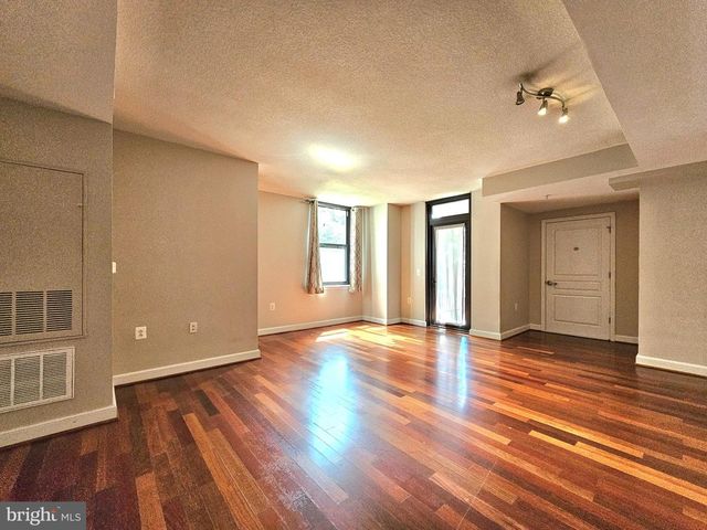 2451 MIDTOWN AVE #219, Alexandria, VA 22303