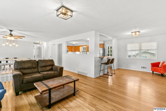 3425 S 114th Avenue, Omaha, NE 68144