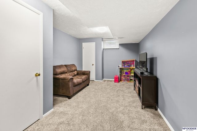 3425 S 114th Avenue, Omaha, NE 68144