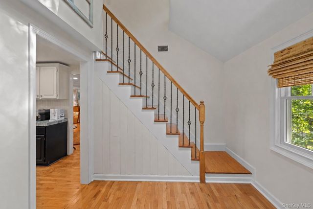 18 Walnut Avenue, Setauket, NY 11733